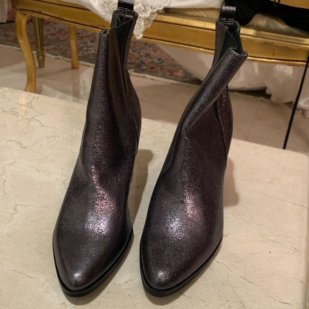Iridescent Boots with short heel.